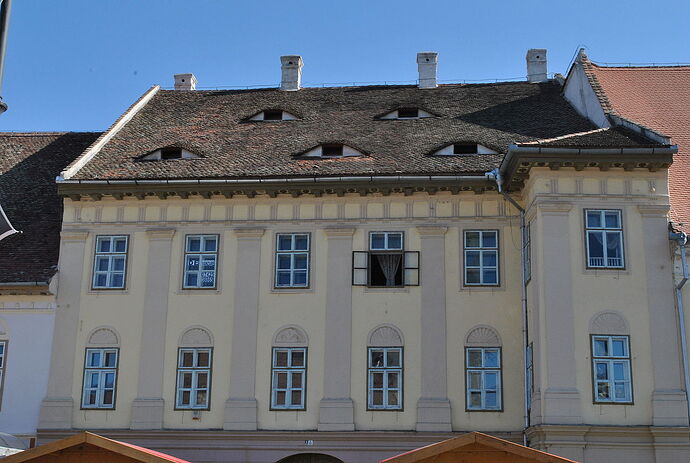 1280px-Sibiu_P-ta_Mare_nr.8_(1)