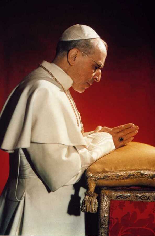 pius-xii-praying