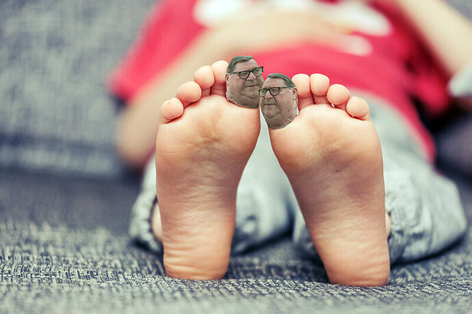 AdobeStock_112295208_BareFeet
