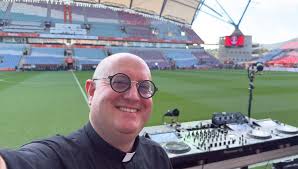 Padre Guilherme celebra aniversário de ...
